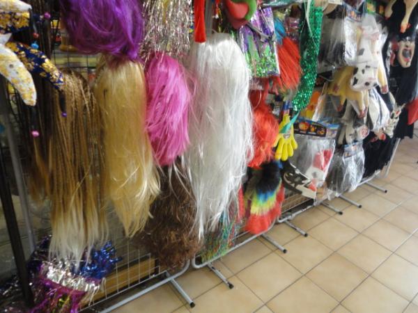Lojas vendem adere&ccedil;os para o carnaval(Imagem:Floriano News)