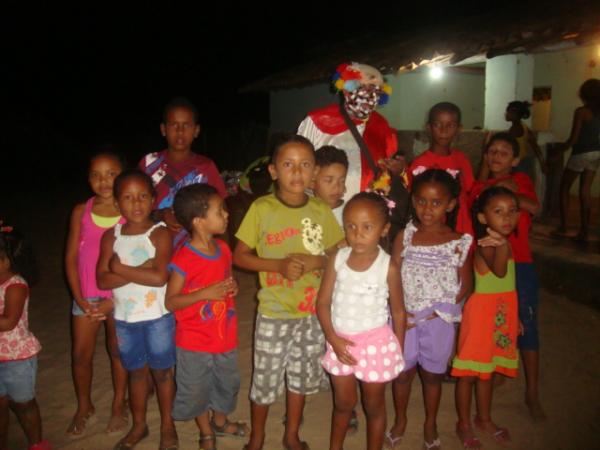 Palhaço Carrapeta faz a alegria da criançada