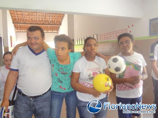 Alunos do Col&eacute;gio Impacto realizam atividades com crian&ccedil;as da APAE e Funda&ccedil;&atilde;o Pavel.(Imagem:FlorianoNews)