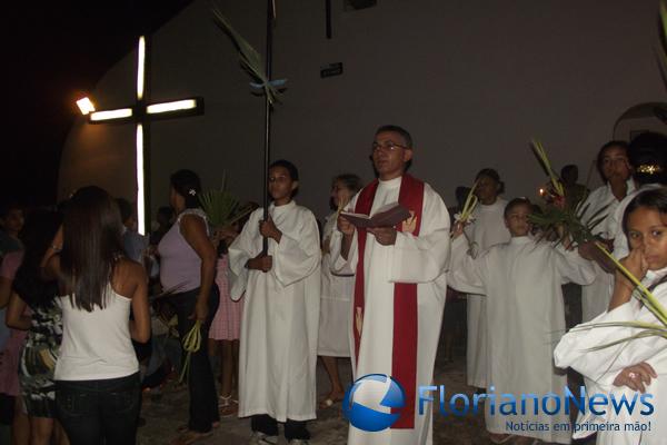 Cat&oacute;licos comemoram Domingo de Ramos. (Imagem: FlorianoNews)