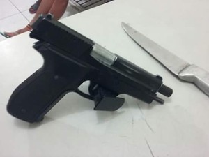 Menores são apreendidos com arma de brinquedo dentro de ônibus no PI