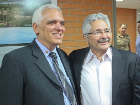 Assembleia recebe visita do senador Elmano Férrer