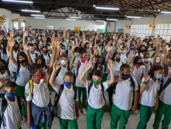 Alunos e professores da Rede Estadual encaram o desafio de reduzir os prejuízos da greve