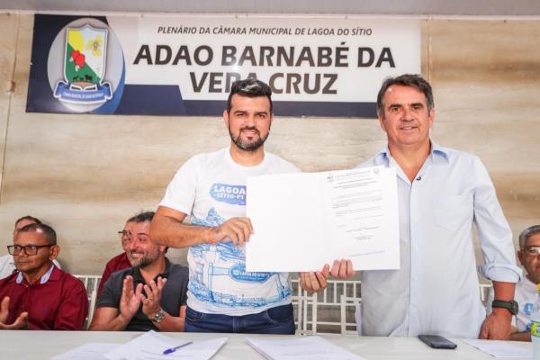 Post de Ciro Nogueira relembra investimentos na área da saúde, educação e infraestrutura(Imagem:Ascom)