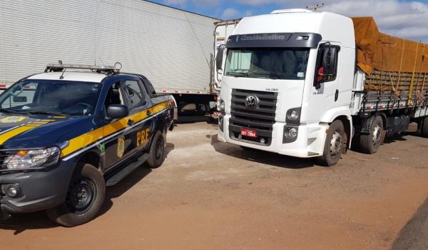 PRF recupera no Piauí caminhão roubado há quatro anos em São Paulo