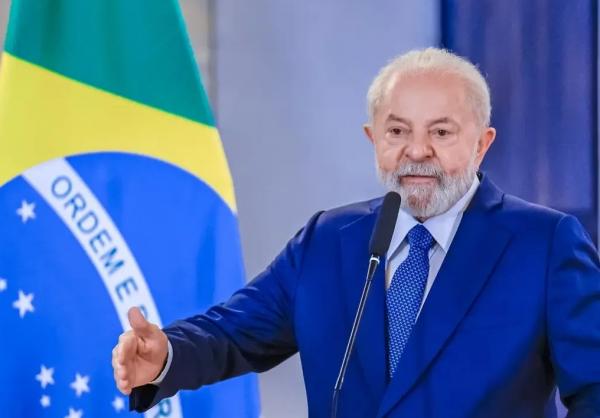 Lula lembra importância da valorização do ensino e dos professores