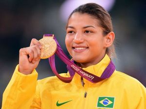 Sarah Menezes faz história, vence romena e conquista o ouro