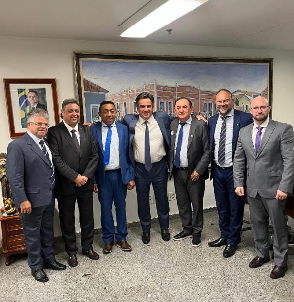Prefeito Antônio Reis se reúne com o senador Ciro Nogueira e lideranças políticas em Brasília