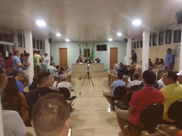 Eleição da nova Mesa Diretora da Câmara de Barão de Grajaú é marcada por gesto simbólico e tensão