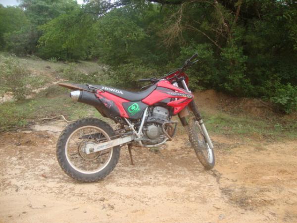 Moto abandonada h&aacute; 5km de Bar&atilde;o de Grajau - MA(Imagem:reda&ccedil;ao)