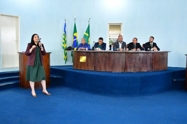  Audi&ecirc;ncia p&uacute;blica na C&acirc;mara Municipal discute a concess&atilde;o dos servi&ccedil;os de &aacute;gua e esgoto em Floriano.(Imagem:CMF)