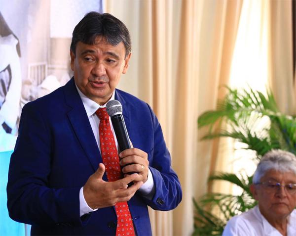 Governador reage às declarações de Firmino e comenta crise em Brasília