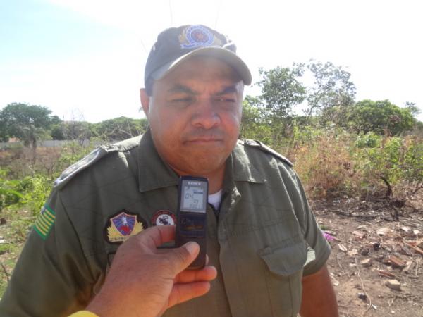 Pol&iacute;cia Militar de Floriano encontra ve&iacute;culo roubado escondido em matagal.(Imagem:FlorianoNews)