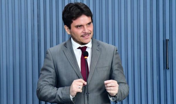 Vereador Carlos Eduardo denuncia "empurra-empurra" sobre esgoto sanitário em Floriano