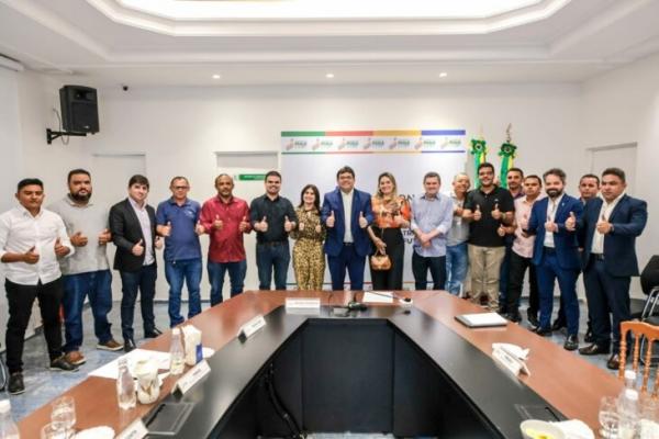 Governador recebe lideranças de Pio IX e Amarante para definir demandas prioritárias