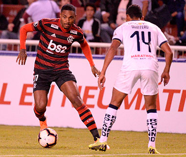 Flamengo perde para a LDU de virada e se complica na Libertadores