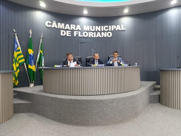 Câmara Municipal de Floriano inicia semana com sessões movimentadas