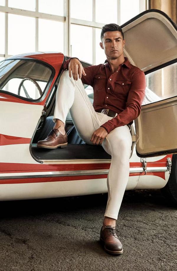 CR7 tem linha de sapatos entre as marcas pr&oacute;prias.(Imagem:Divulga&ccedil;&atilde;o)