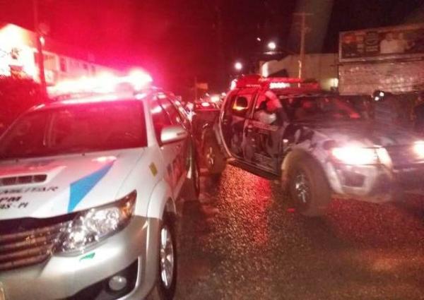 Adolescente pilotando moto em alta velocidade atropela e mata mulher