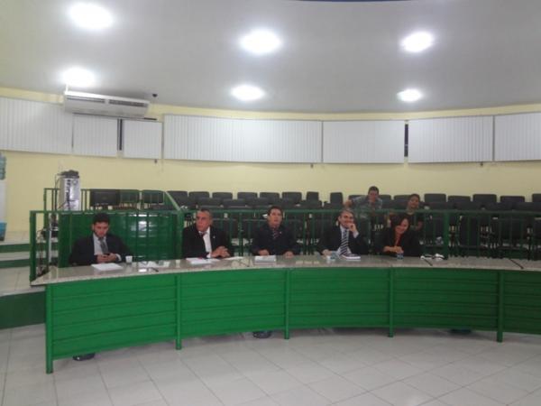 Em Sess&atilde;o Extraordin&aacute;ria, vereadores aprovam parcelamento previdenci&aacute;rio do munic&iacute;pio.(Imagem:FlorianoNews)