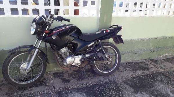PM recupera motocicleta em estado de abandono em Floriano