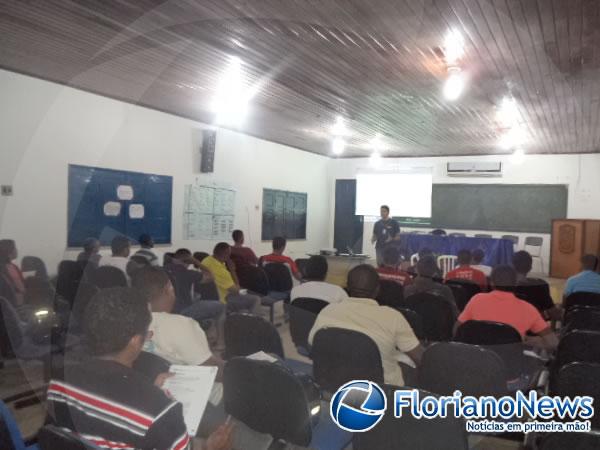 Mototaxistas de Floriano participam de capacita&ccedil;&atilde;o.(Imagem:FlorianoNews)