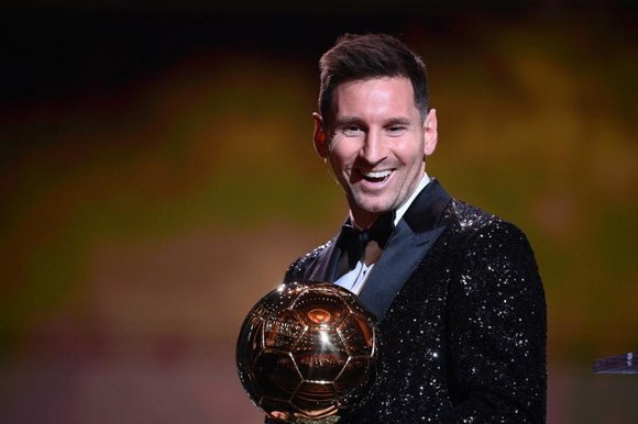 Messi bate Lewandowski e ganha a Bola de Ouro pela 7ª vez