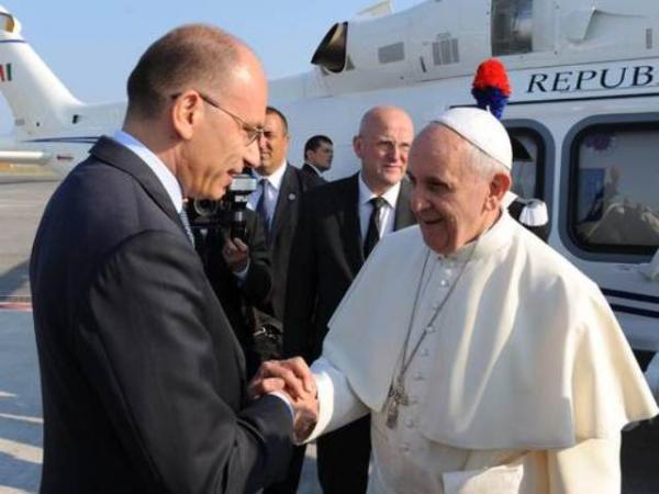 Visita é em momento 'oportuno', diz papa sobre protestos no Brasil