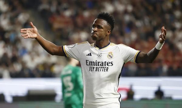 Vin&iacute;cius J&uacute;nior &eacute; eleito o melhor jogador do mundo.(Imagem:REUTERS/Juan Medina/Proibida reprodu&ccedil;&atilde;o)