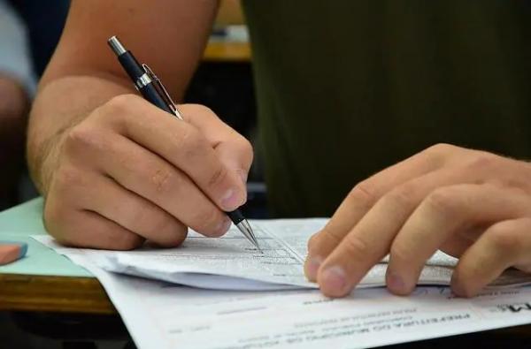 Mais de 40 concursos abertos com salários de até R$ 18 mil em Minas; confira