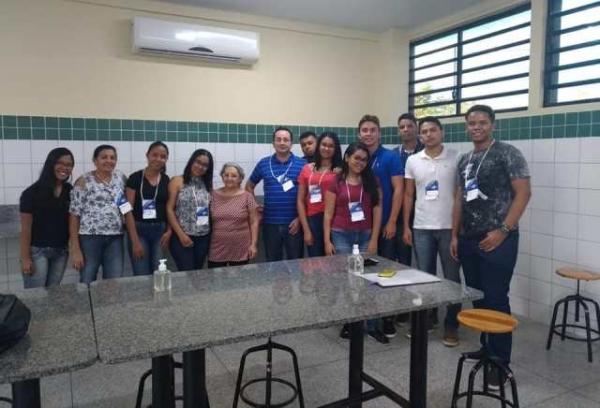 Acadêmicos da FAESF participam de curso sobre produção de sabonetes na UFPI