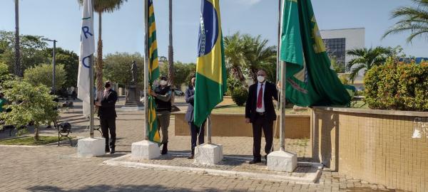Floriano comemora Dia da Independência com Hasteamento de Bandeiras