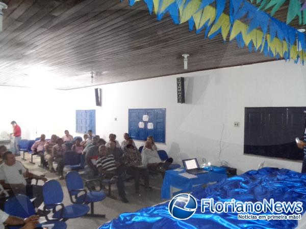 Entidades participam de reuni&atilde;o sobre programa seguro safra.(Imagem:FlorianoNews)