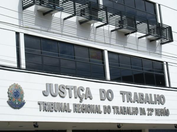 Justiça indeniza mulher xingada de 'seca, burra e idiota' por chefe no Piauí