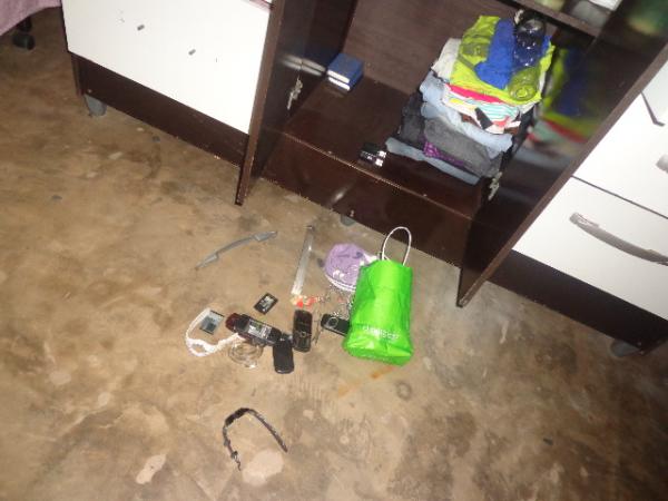 Casa &eacute; arrombada e furtada na zona rural de Floriano.(Imagem:FlorianoNews)