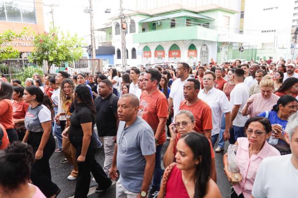 No Domingo de Páscoa, Joel e Ciro participam de procissão no meio da multidão no Centro de Teresina(Imagem:Ascom)