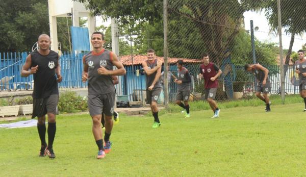 Kamar durante treino no Cori-Sabb&aacute;: proximidade com fam&iacute;lia e amigos o fizeram voltar para a cidade.(Imagem: Wenner Tito)
