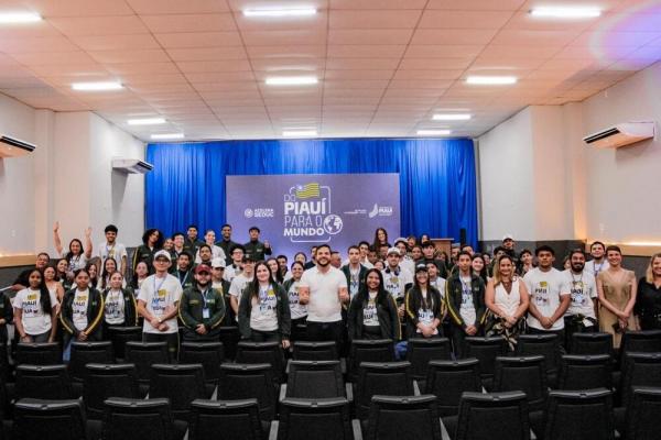Estudantes da rede estadual retornam ao Brasil após intercâmbio de 30 dias na China e nos EUA