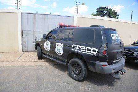 Polícia flagra furto de energia em restaurante e indicia empresário