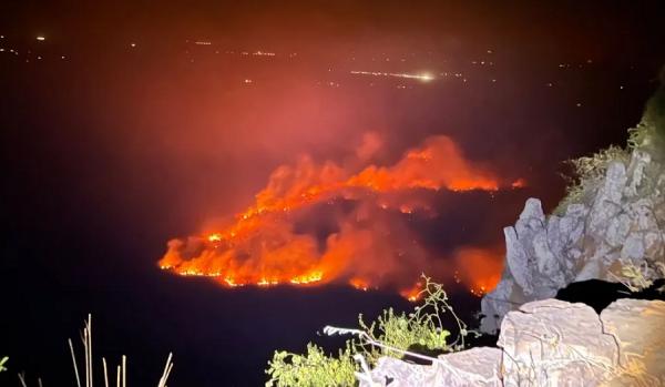 Incêndio se alastra de Domingos Mourão para Pedro II e ameaça casas de comunidade rural no Piauí