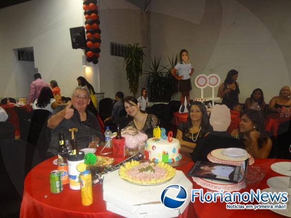 Escola Pequeno Pr&iacute;ncipe realiza festa de cola&ccedil;&atilde;o de grau dos alunos do 1&ordm; ano.(Imagem:FlorianoNews)