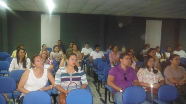 Profissionais da sa&uacute;de recebem capacita&ccedil;&atilde;o sobre hansen&iacute;ase em Floriano.(Imagem:FlorianoNews)