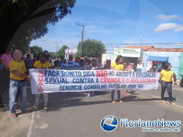 Caminhada contra explora&ccedil;&atilde;o sexual de crian&ccedil;as e adolescentes &eacute; realizada em Bar&atilde;o de Graja&uacute;.(Imagem:FlorianoNews)