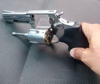 Foragido da Justiça é preso em flagrante com arma de fogo