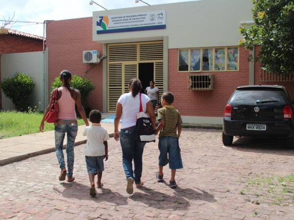 Mãe autoriza aborto em filha de 12 anos grávida após estupro de tio