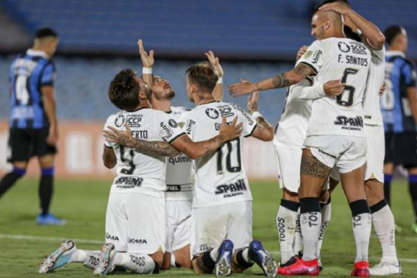 Corinthians supera lesão de Renato Augusto e vence na estreia da Libertadores