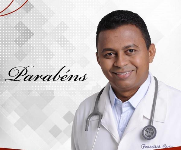 Dr. Francisco Costa presta homenagem no Dia do Médico