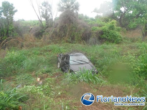 Colis&atilde;o entre carro e moto deixa v&iacute;tima fatal na BR 230.(Imagem:FlorianoNews)