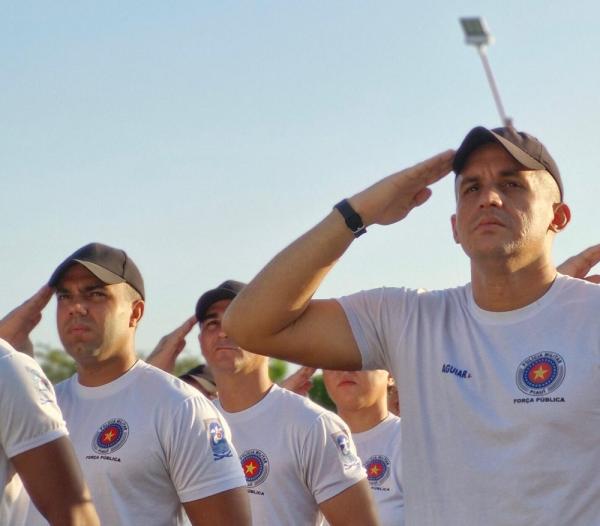 PM realiza entrega do primeiro uniforme de instrução a nova turma do curso de Formação de Soldados nesta segunda (18)(Imagem:Divulgação)