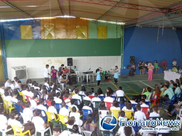 M&uacute;sica e descontra&ccedil;&atilde;o marcam Festival de Par&oacute;dias da Escola Pequeno pr&iacute;ncipe.(Imagem:FlorianoNews)